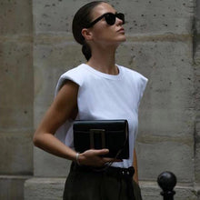Carica l'immagine nel visualizzatore di Gallery, T-shirt trapezio spalle imbottite