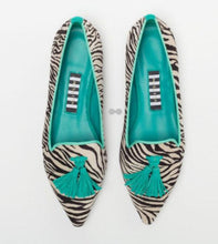 Carica l'immagine nel visualizzatore di Gallery, Mocassini a punta con nappine