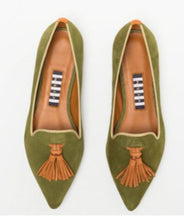 Carica l'immagine nel visualizzatore di Gallery, Mocassini a punta con nappine