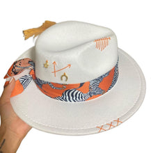 Carica l'immagine nel visualizzatore di Gallery, Cappello fedora nastro e charms