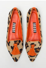 Carica l'immagine nel visualizzatore di Gallery, Mocassini a punta con nappine