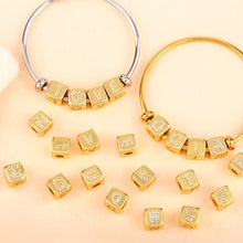 Carica l'immagine nel visualizzatore di Gallery, Braccialetto cubic letters