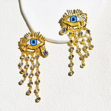 Carica l'immagine nel visualizzatore di Gallery, Orecchini pendenti Crying Baroque Eyes
