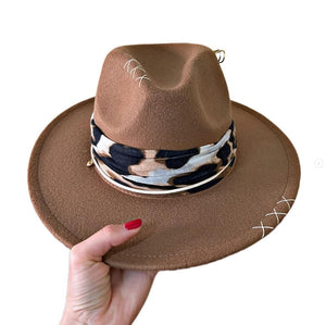 Cappello fedora nastro e charms