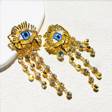 Carica l'immagine nel visualizzatore di Gallery, Orecchini pendenti Crying Baroque Eyes
