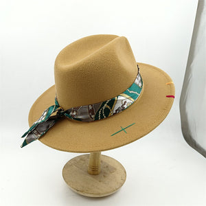 Cappello fedora nastro e charms