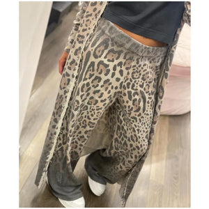 Completo tuta cardigan lungo e pantalone animalier