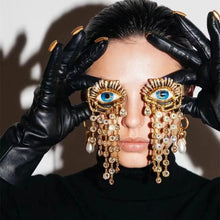 Carica l'immagine nel visualizzatore di Gallery, Orecchini pendenti Crying Baroque Eyes
