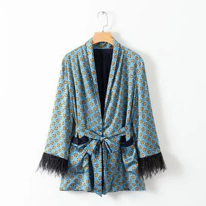 Completo kimono and feathers