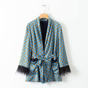 Completo kimono and feathers